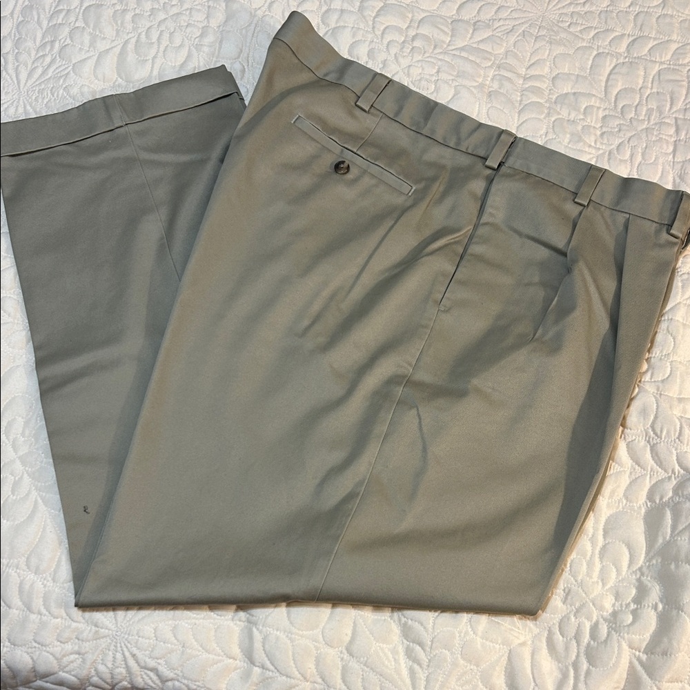 Roundtree & Yorke Men's Khaki Dress Pants